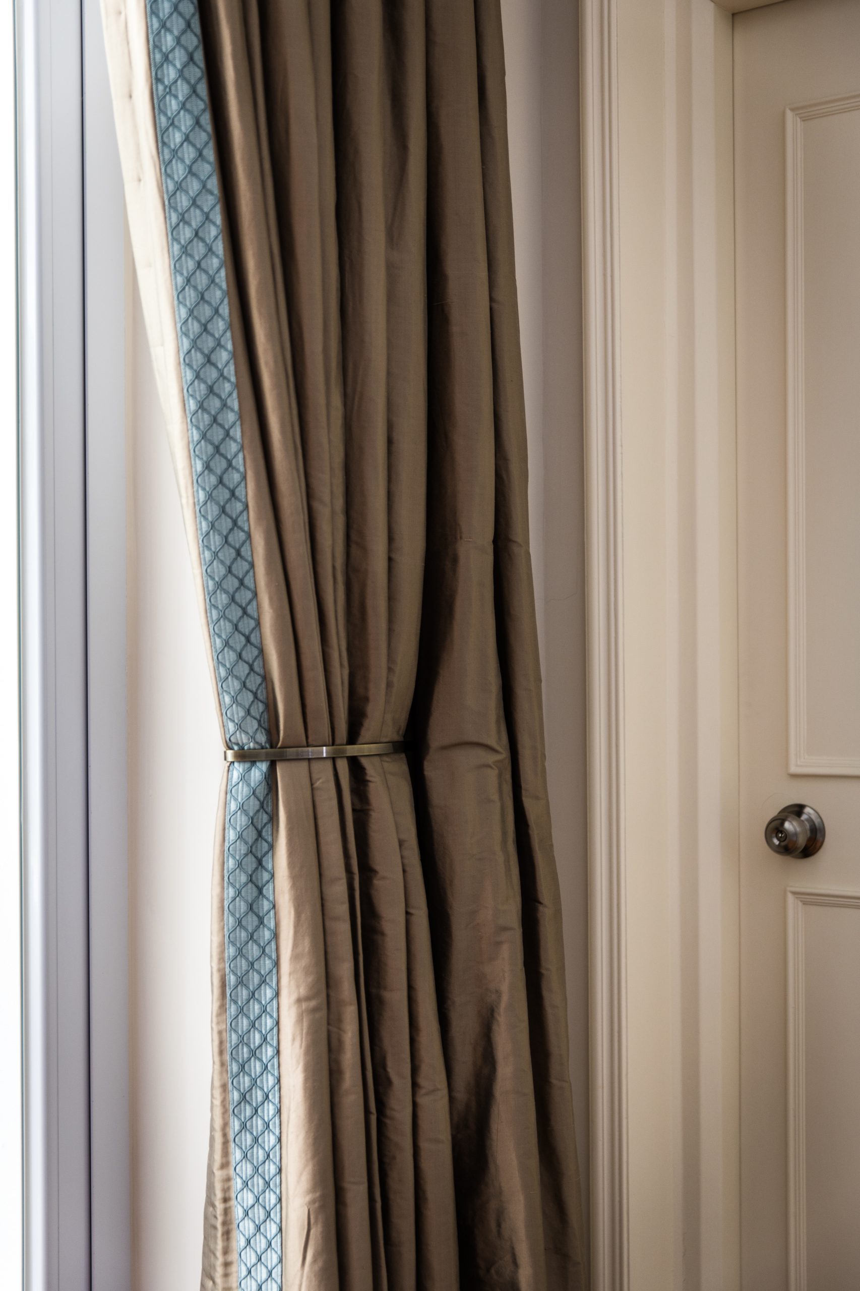 Kadoorie Avenue – Curtain detail